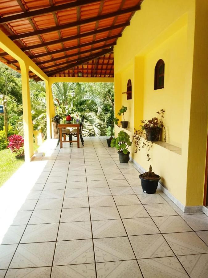 Casa Com Flores Pedra Azul  Esterno foto